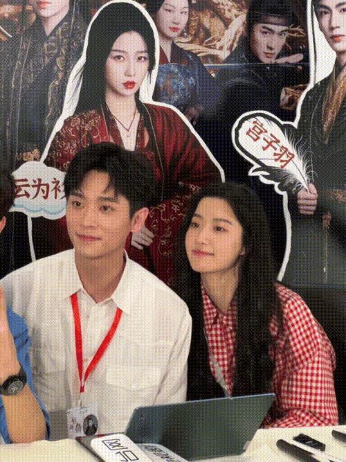 又一对悄悄谈恋爱的?