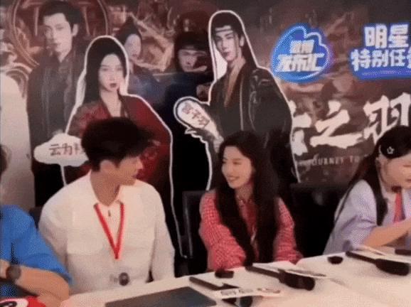 又一对悄悄谈恋爱的?