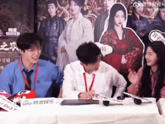 又一对悄悄谈恋爱的?