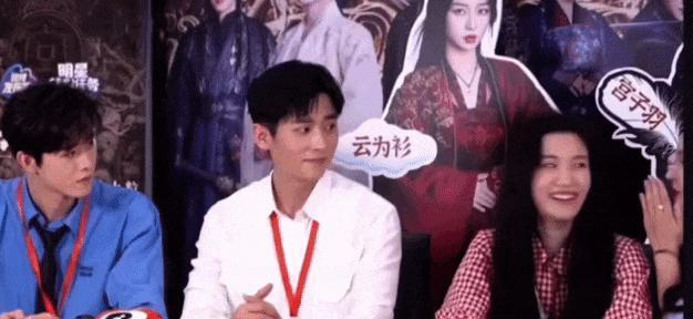 又一对悄悄谈恋爱的?