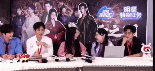 又一对悄悄谈恋爱的?