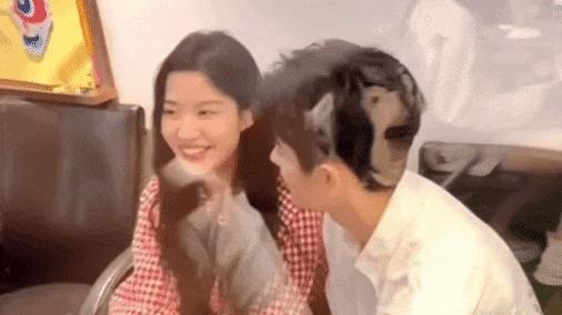 又一对悄悄谈恋爱的?