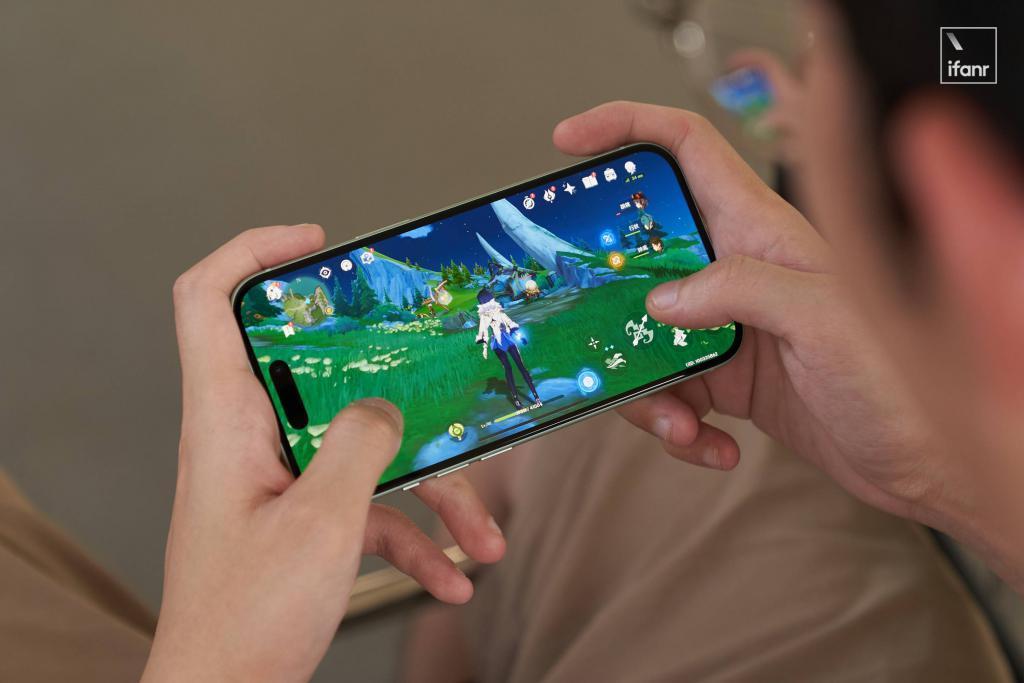 iPhone 15 首发体验：刚需改善型手机，务实的浪漫主义