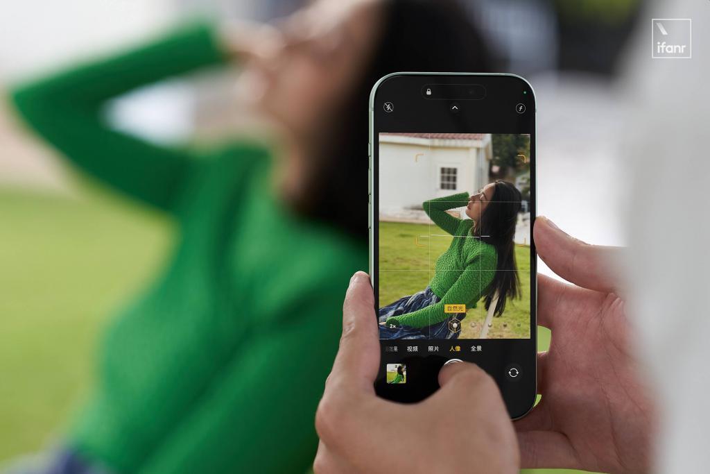 iPhone 15 首发体验：刚需改善型手机，务实的浪漫主义