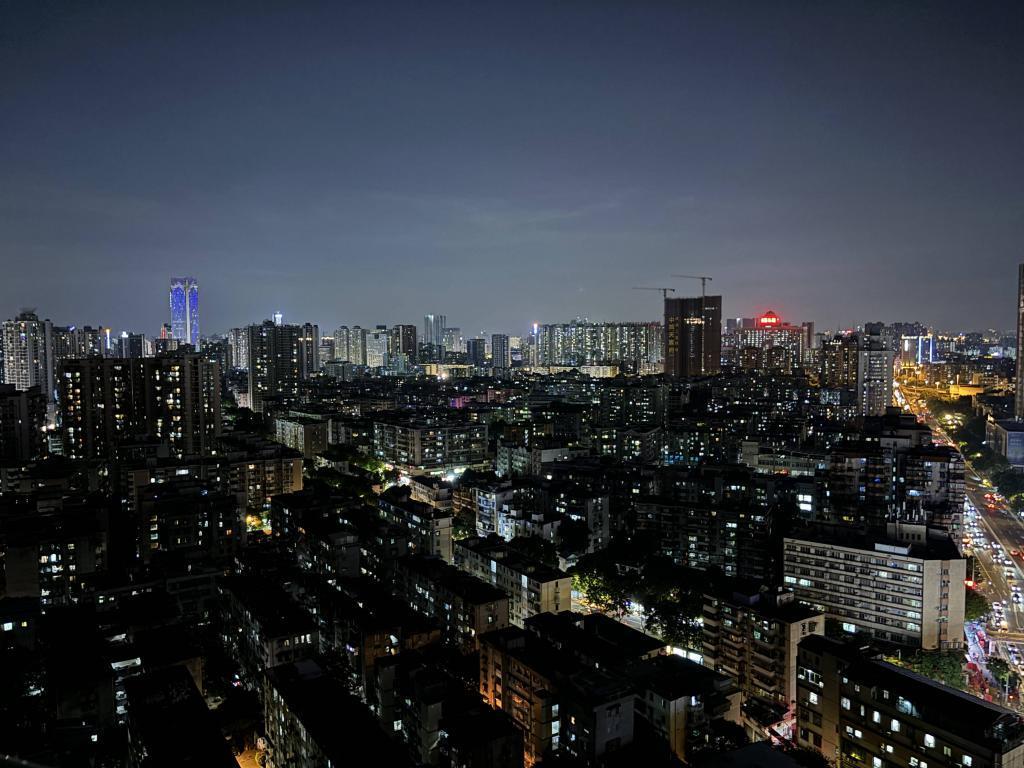 iPhone 15 首发体验：刚需改善型手机，务实的浪漫主义