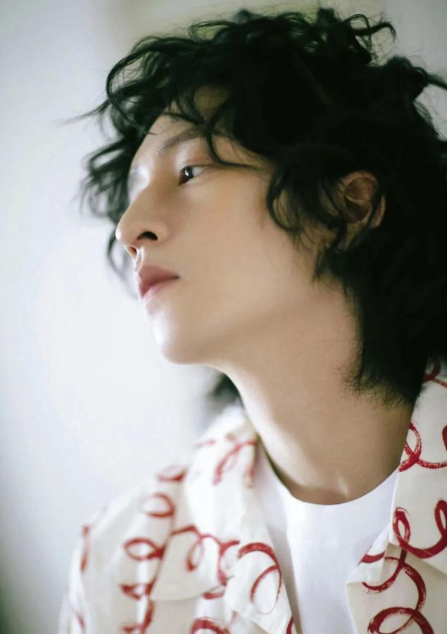 他在香港糊透，在内娱却火了？