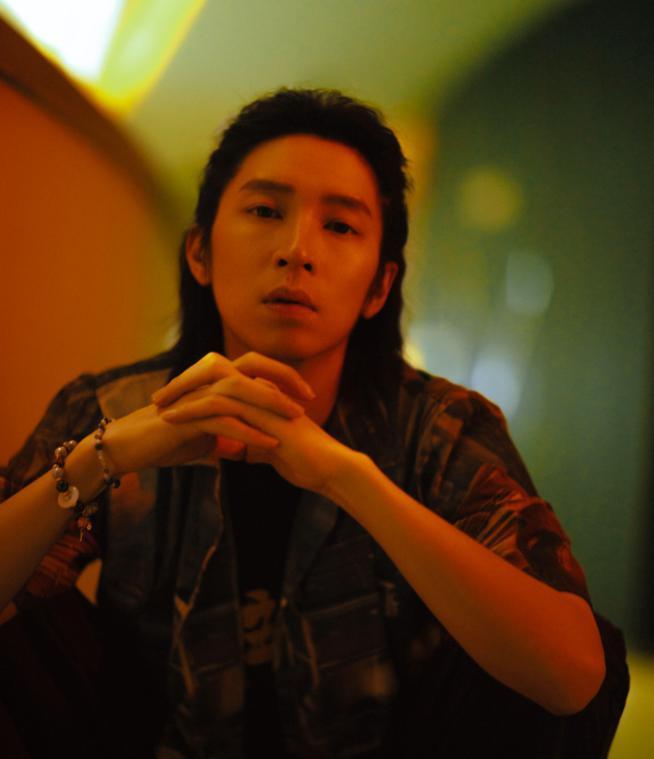 他在香港糊透，在内娱却火了？