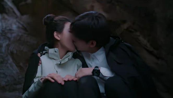 等了三年，连刷一夜，抱歉我想弃剧了