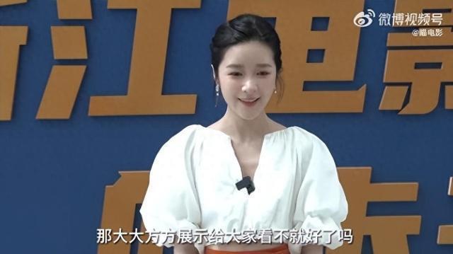 徐娇官宣回归周星驰公司，晒和星爷最新搞怪合照