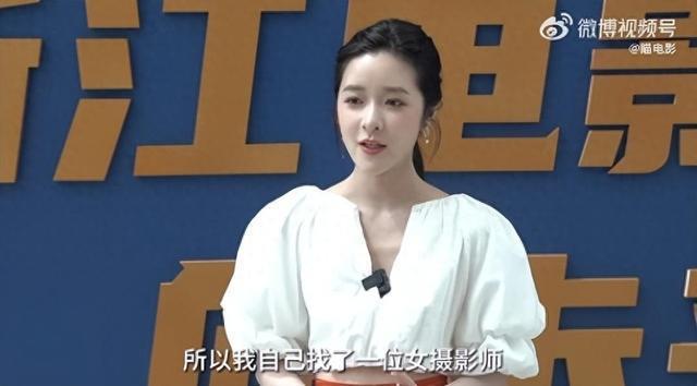 徐娇官宣回归周星驰公司，晒和星爷最新搞怪合照
