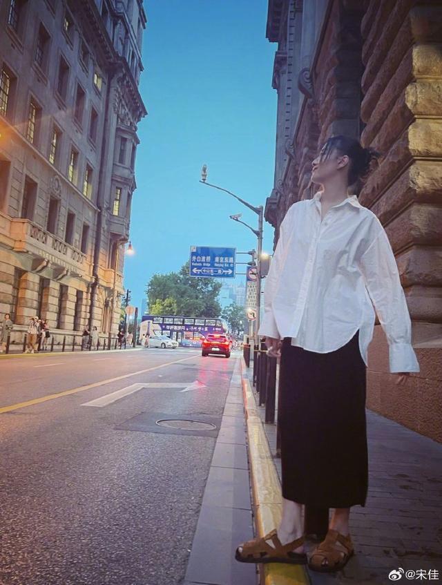 宋佳说女生之间不只有嫉妒 分享日见趣闻心境稳定强大