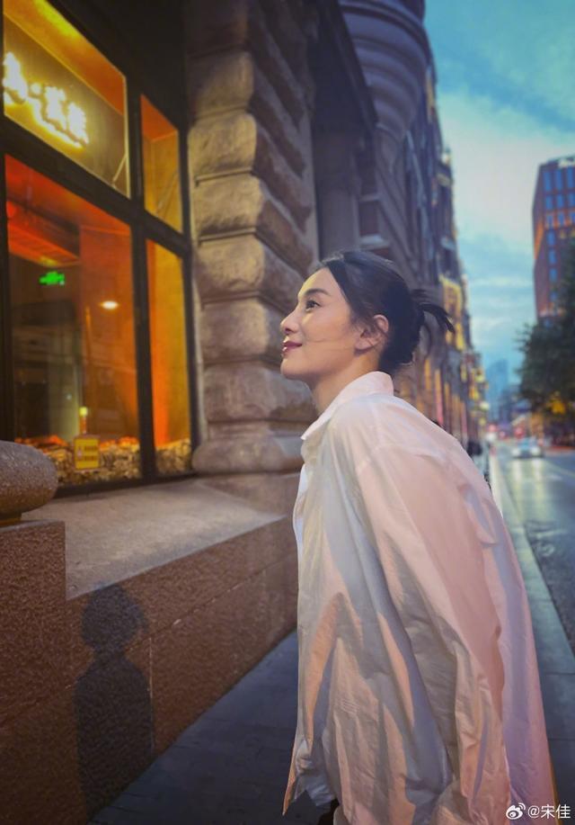 宋佳说女生之间不只有嫉妒 分享日见趣闻心境稳定强大