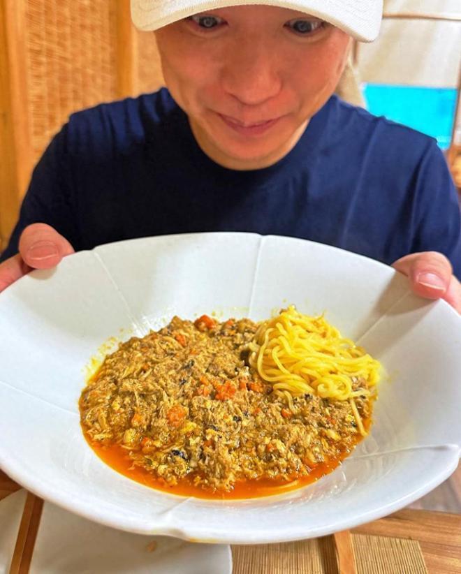 43岁胡杏儿近照崩坏，脸色蜡黄满是斑点暗沉