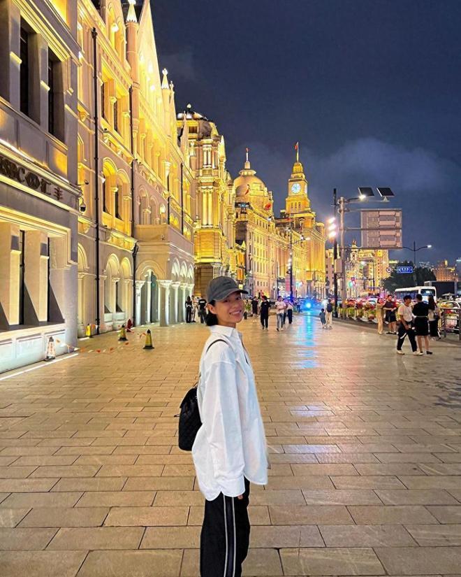 43岁胡杏儿近照崩坏，脸色蜡黄满是斑点暗沉