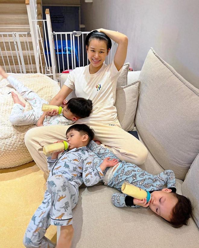 43岁胡杏儿近照崩坏，脸色蜡黄满是斑点暗沉