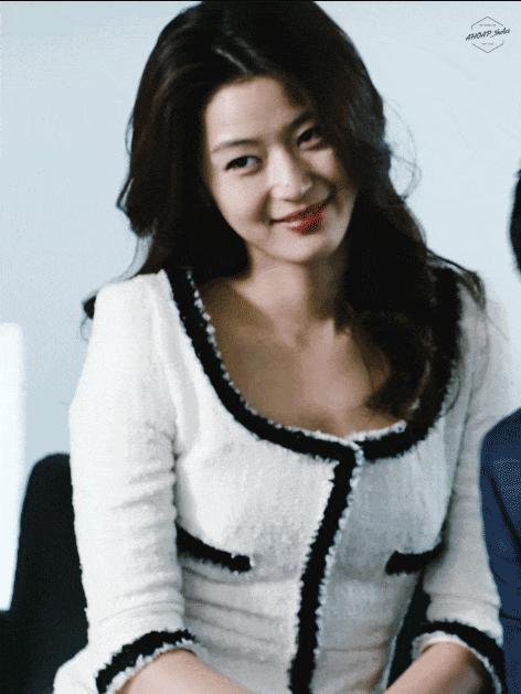 41岁全智贤时装周状态惊艳网友：姐好像真的不会老！