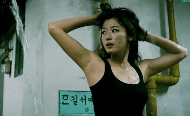 41岁全智贤时装周状态惊艳网友：姐好像真的不会老！