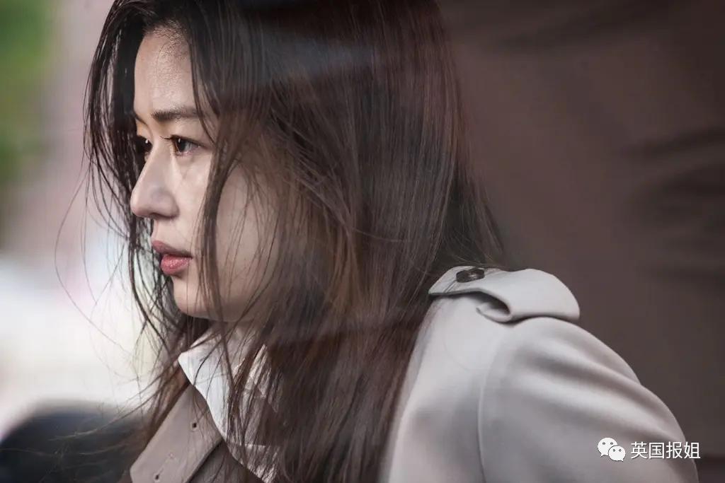 41岁全智贤时装周状态惊艳网友：姐好像真的不会老！