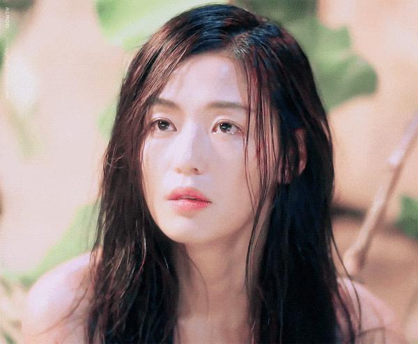 41岁全智贤时装周状态惊艳网友：姐好像真的不会老！