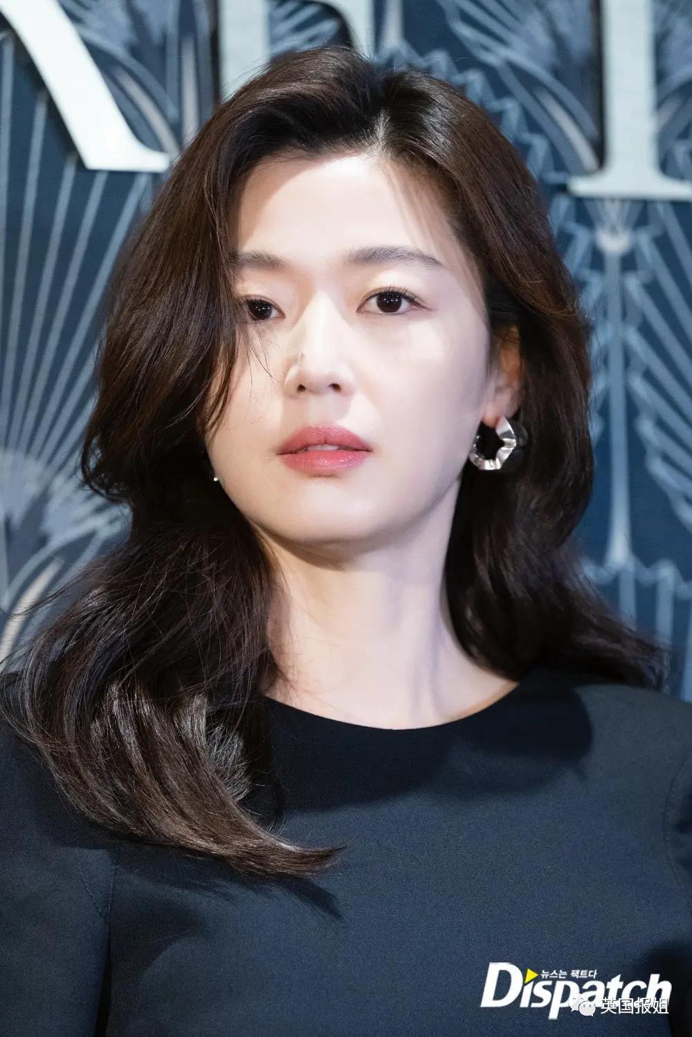 41岁全智贤时装周状态惊艳网友：姐好像真的不会老！