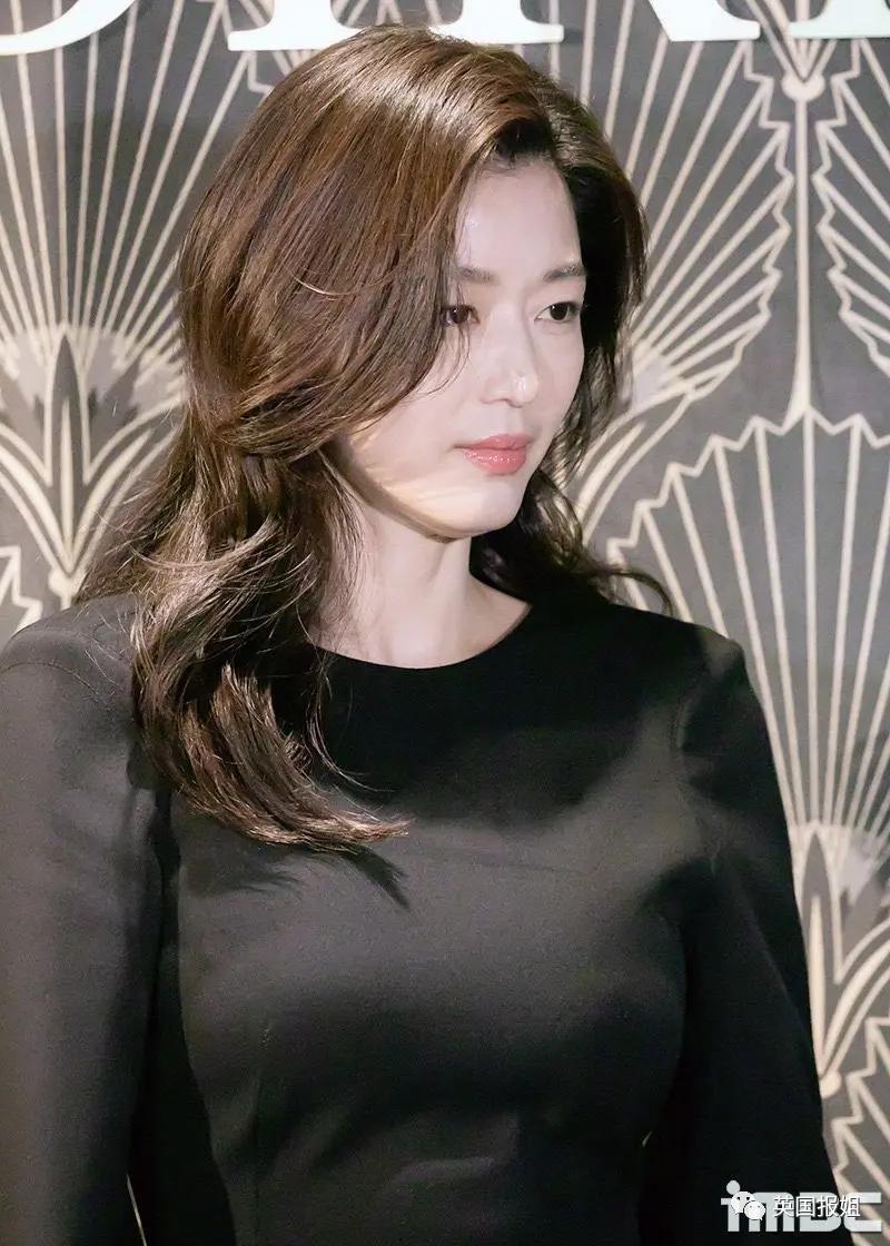 41岁全智贤时装周状态惊艳网友：姐好像真的不会老！