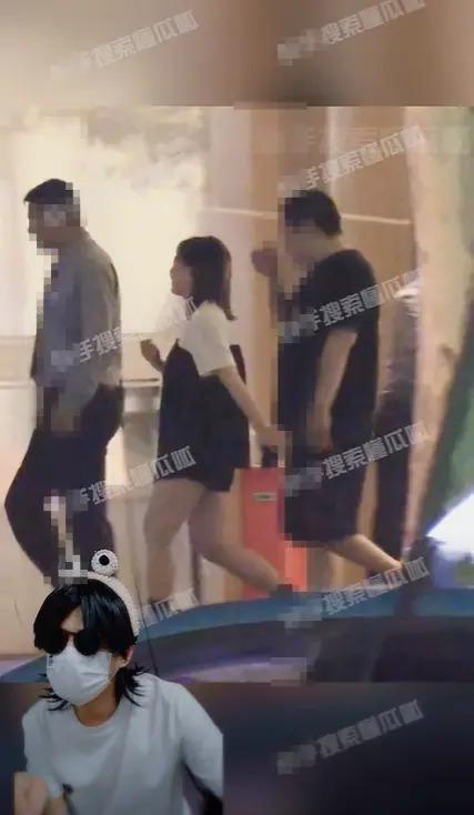 狗仔曝彭昱畅夜晚与女网红约饭 本人开直播回应