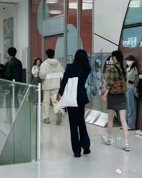 他们开始出国录制了，这个阵容应该不会再吵架了吧？