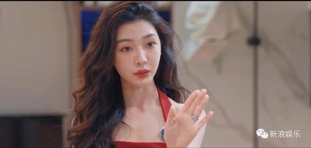 从艳压到群嘲，一手好牌打得稀烂