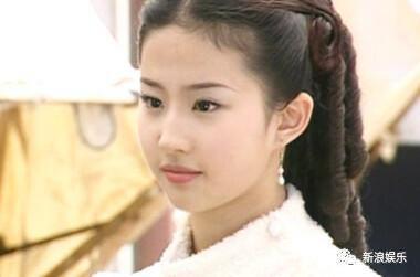 从艳压到群嘲，一手好牌打得稀烂