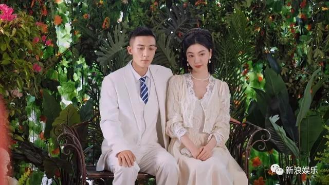 从艳压到群嘲，一手好牌打得稀烂