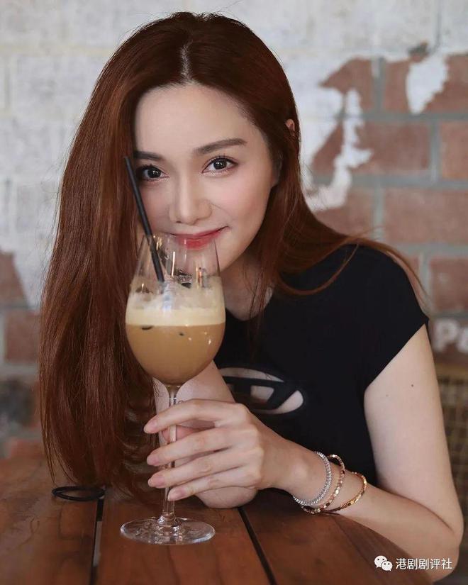 汤洛雯隔空投诉筹办婚礼好忙 马国明三个字回应