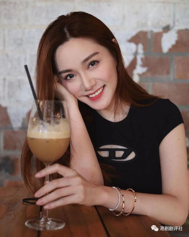 汤洛雯隔空投诉筹办婚礼好忙 马国明三个字回应