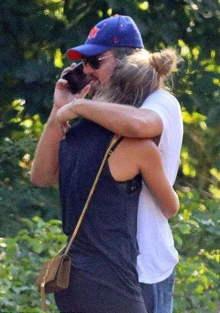 爆了！官宣父女恋，超模真的离婚了…