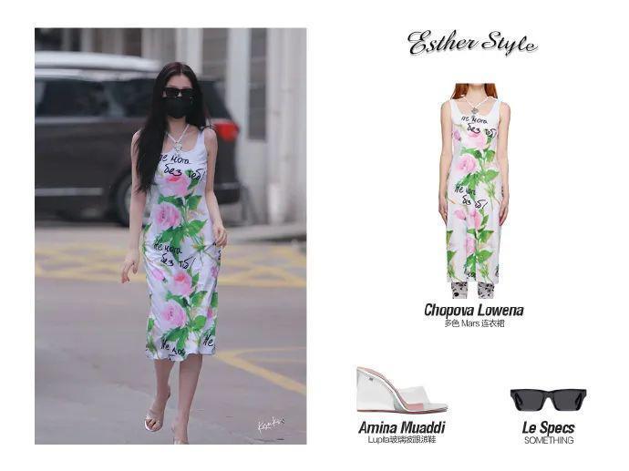 在横店走秀的虞书欣是现实版千颂伊吧！