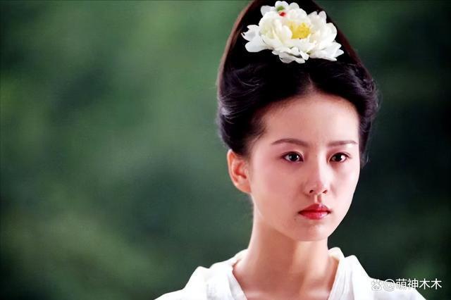 韩娱又来偷了！金智秀新片妆造抄袭刘诗诗，脸肿脖子粗遭群嘲