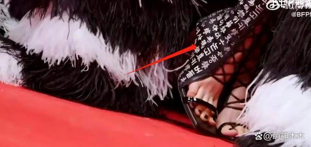 韩娱又来偷了！金智秀新片妆造抄袭刘诗诗，脸肿脖子粗遭群嘲