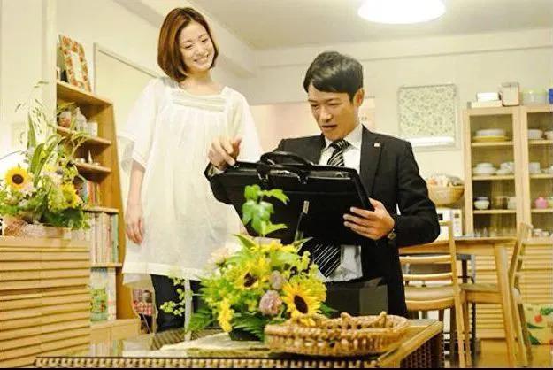 从“国民人妻”到“不伦恋第三者”，38岁日本女星连生3娃