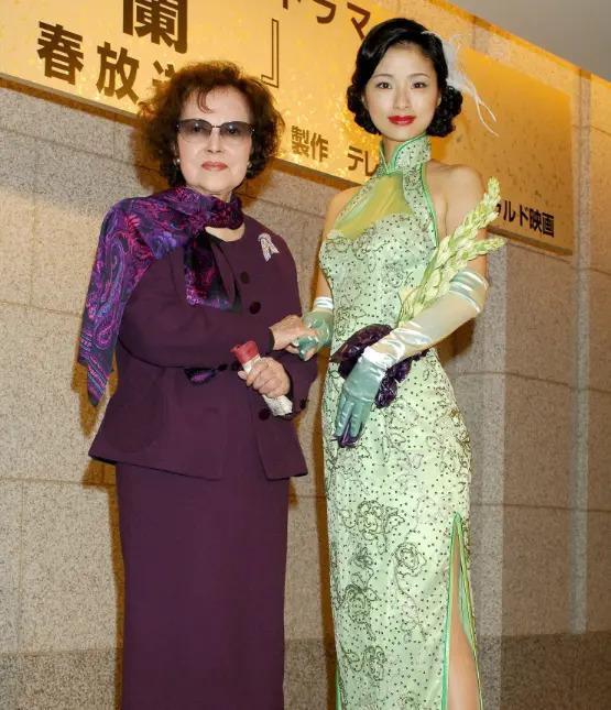 从“国民人妻”到“不伦恋第三者”，38岁日本女星连生3娃