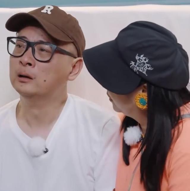 傅首尔老公节目中爆哭，女方抱着安慰，场面令人动容