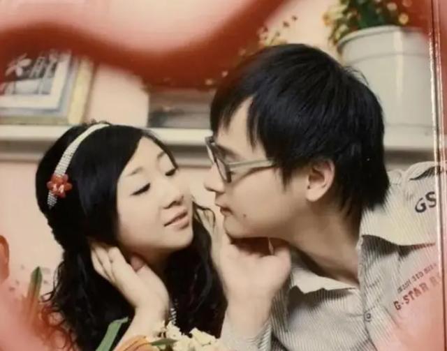 傅首尔老公节目中爆哭，女方抱着安慰，场面令人动容
