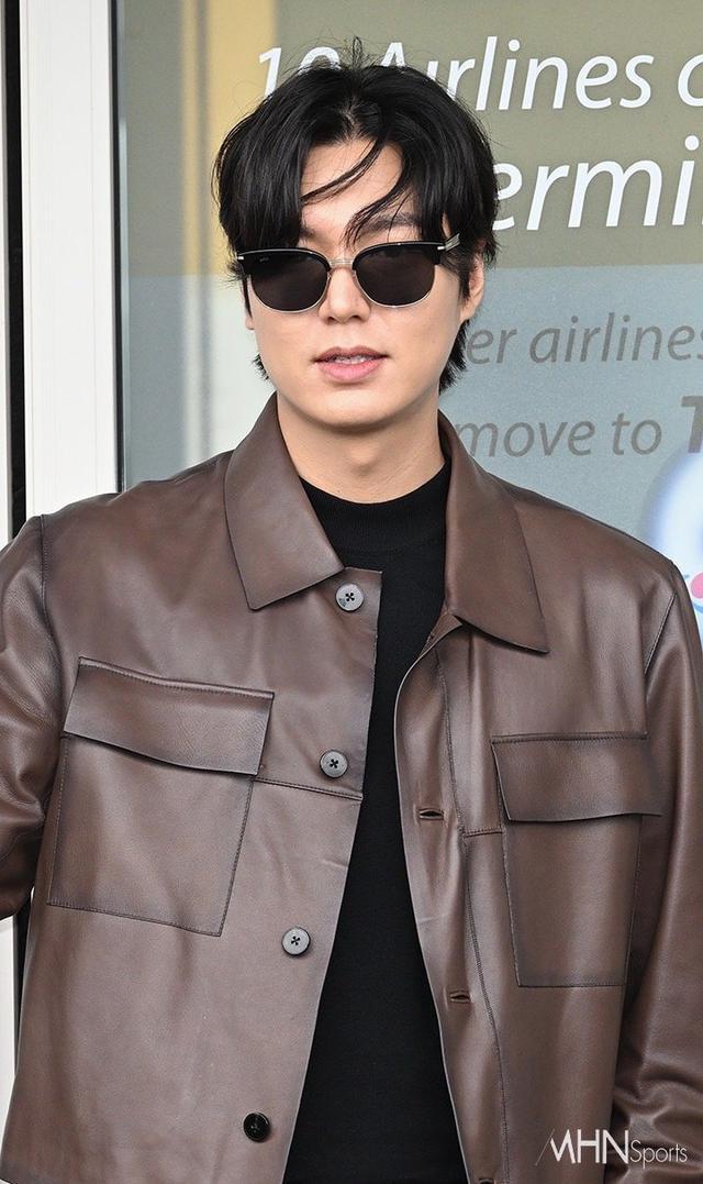 李敏镐机场出发米兰时装周 生图脸部圆润发福略显双下巴