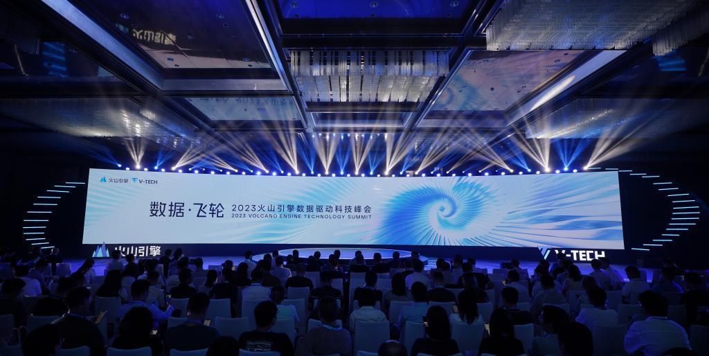 大模型时代，「数据飞轮」怎么做？