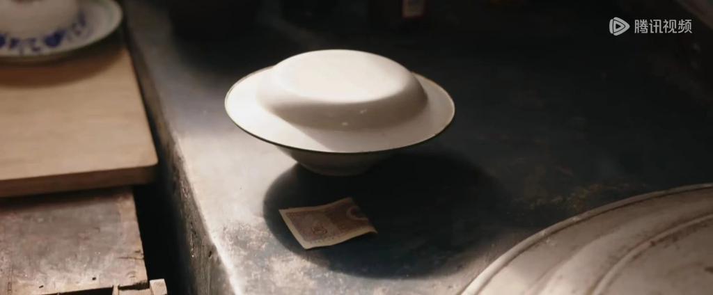 越追越上头，她凭什么？
