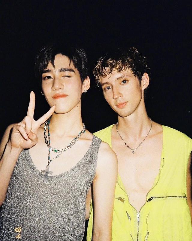 梦幻联动！PP和戳爷合作MV发布 两人同框合影充满惊喜