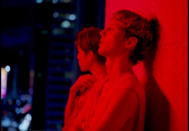 梦幻联动！PP和戳爷合作MV发布 两人同框合影充满惊喜