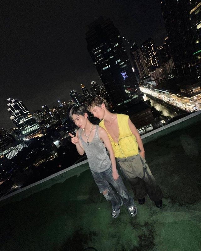 梦幻联动！PP和戳爷合作MV发布 两人同框合影充满惊喜