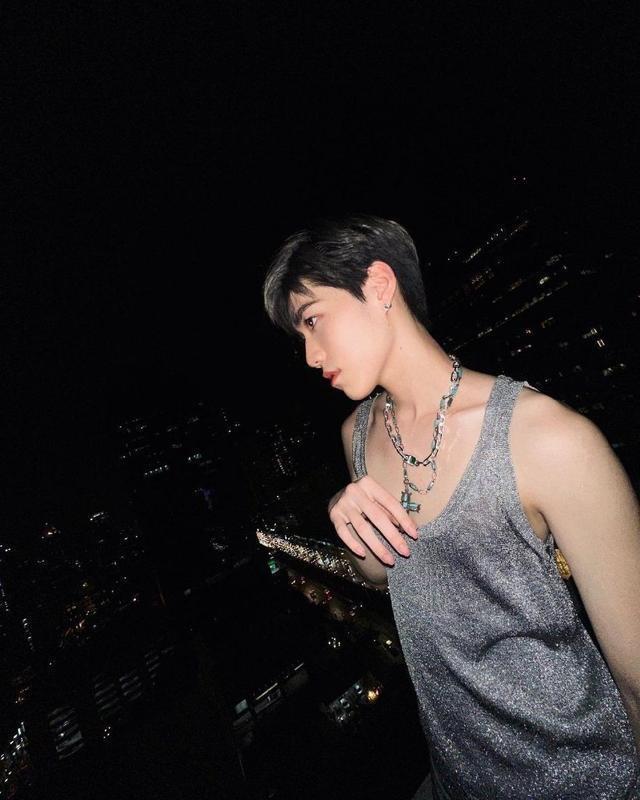 梦幻联动！PP和戳爷合作MV发布 两人同框合影充满惊喜