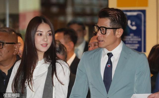 郭富城携妻子方媛现身马场 名下赛马赢得复出后首场头马