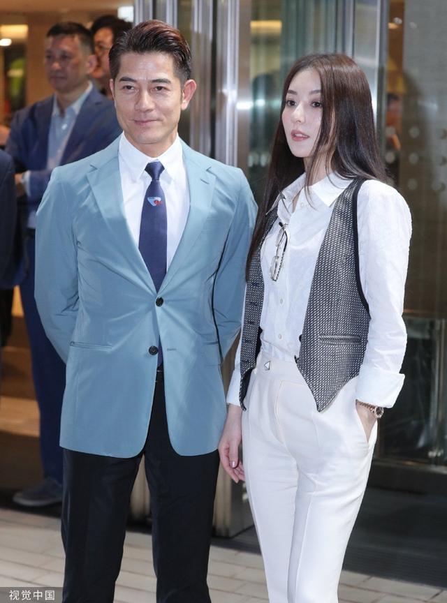 郭富城携妻子方媛现身马场 名下赛马赢得复出后首场头马