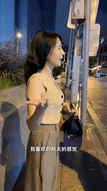 44岁高圆圆现状：人民广场小店吃包子，看着像25岁